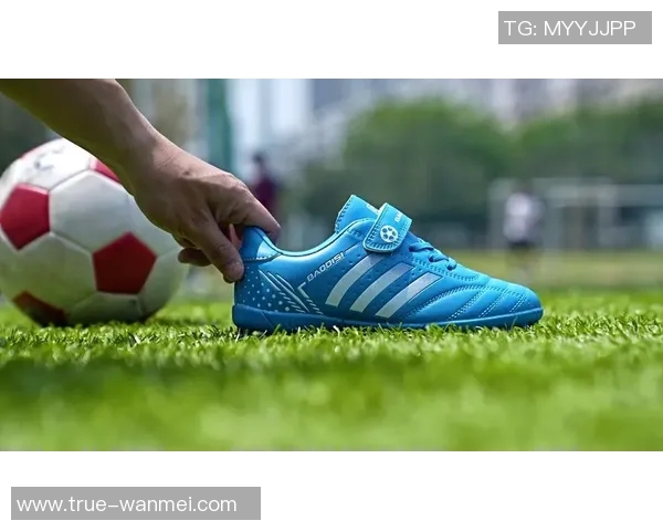 足球鞋鞋舌跑偏问题解析及解决方案分享让你踢球更舒适